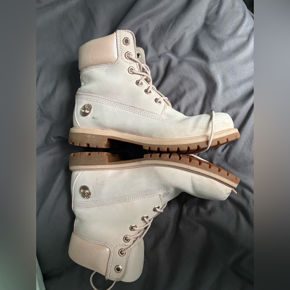 Light pink Women’s Timberland Boots